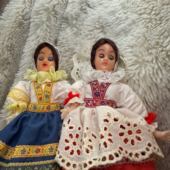 Vintage Traditional Dolls collectibles with Blue and White Dresses blinking eyes - Picture 3 of 10